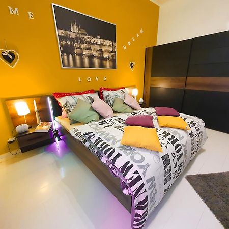 Apartment In The Center Of Prag Exteriör bild